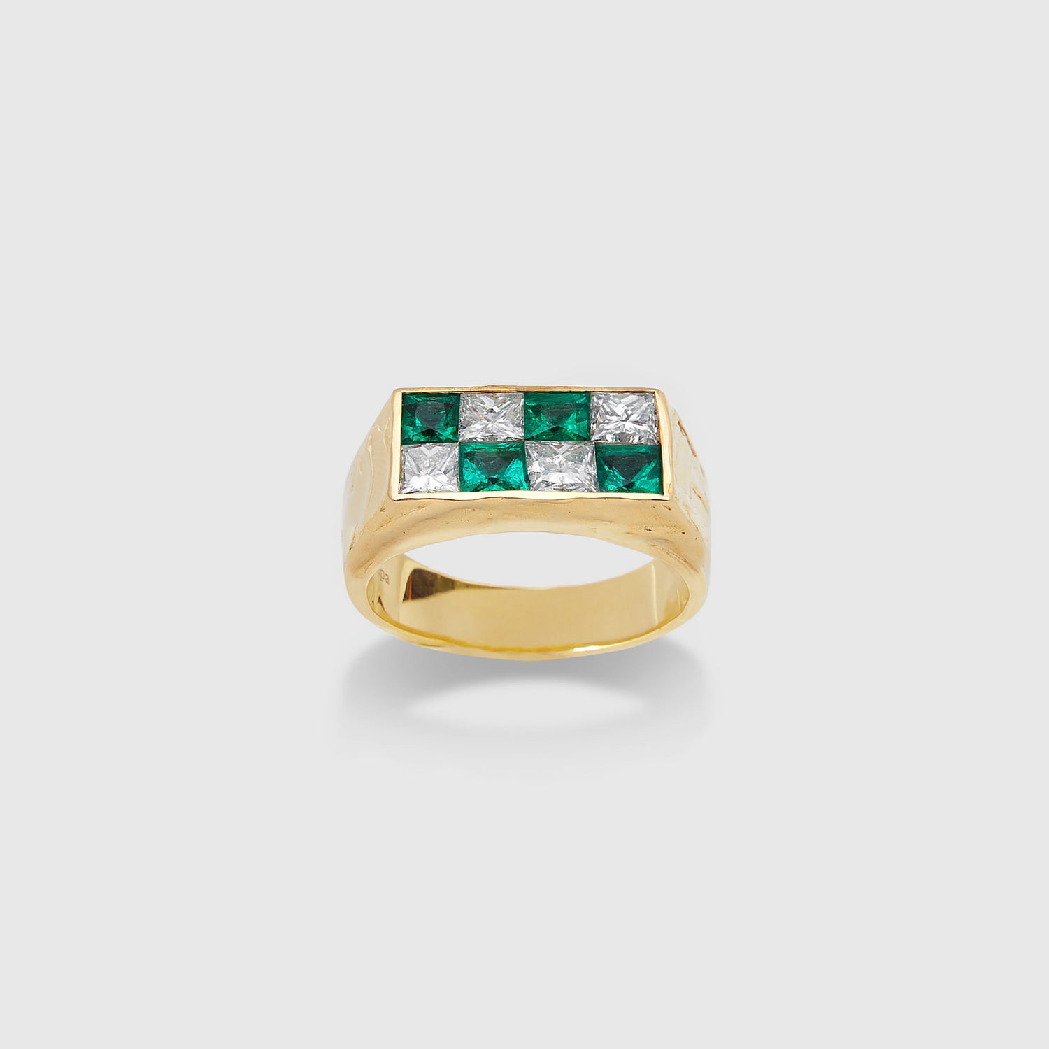 Emerald Échec Ring