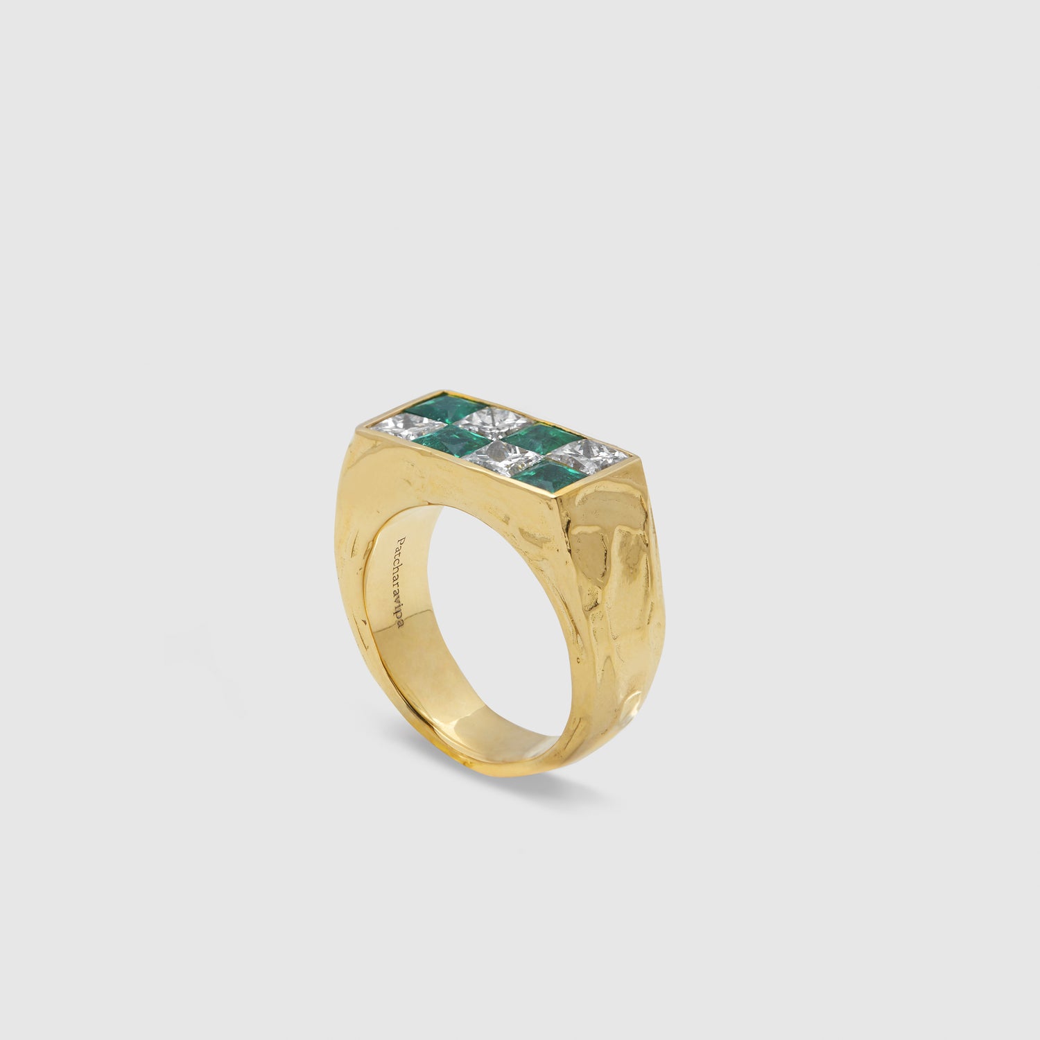 Emerald Échec Ring